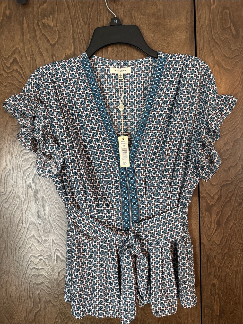 Max Studio Blue and White Clover Printed Short Sleeve Top